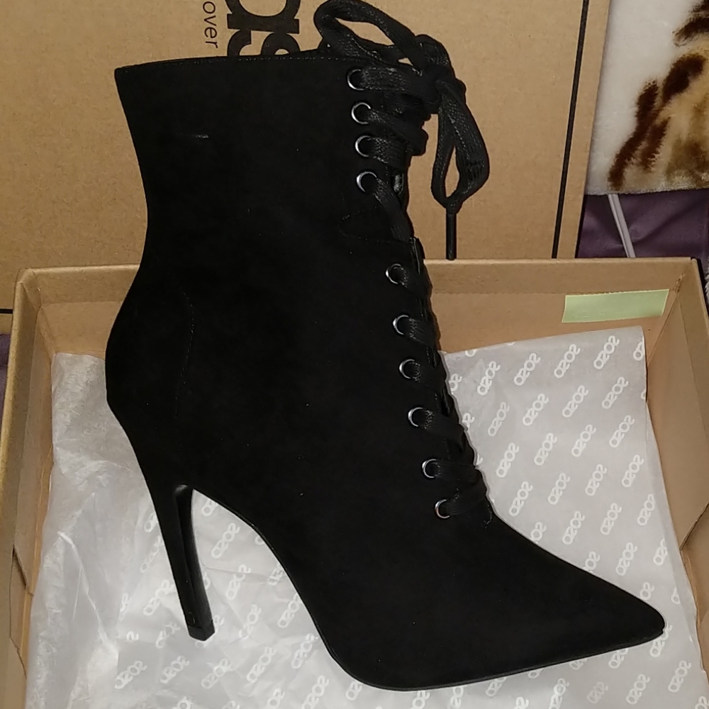 Lace up pointed bootie